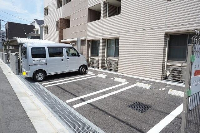 【駐車場】