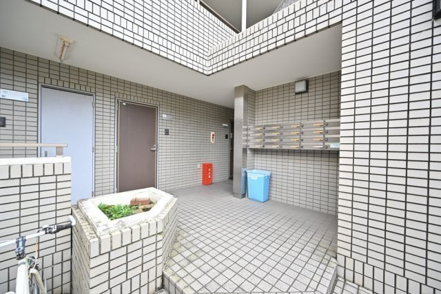 大成ルームズのエントランス