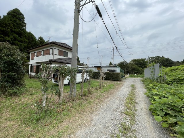 上谷新田中古戸建の前面道路含む現地写真