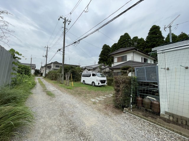 上谷新田中古戸建の前面道路含む現地写真