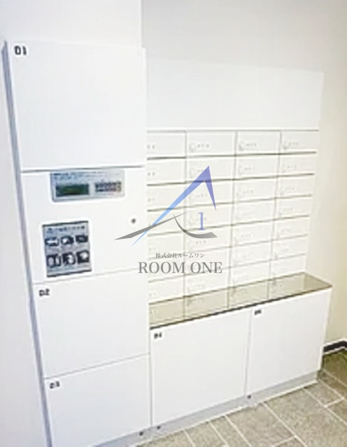 アンソレイユ氷川台のその他共用部分|集合ポストと宅配ボックスです。