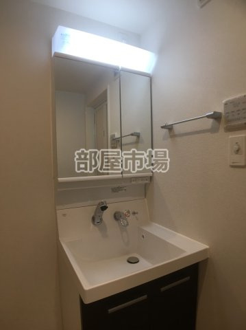 ユイマール三ノ輪の洗面所