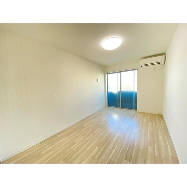 ノイヴェル西本町の居間・リビング