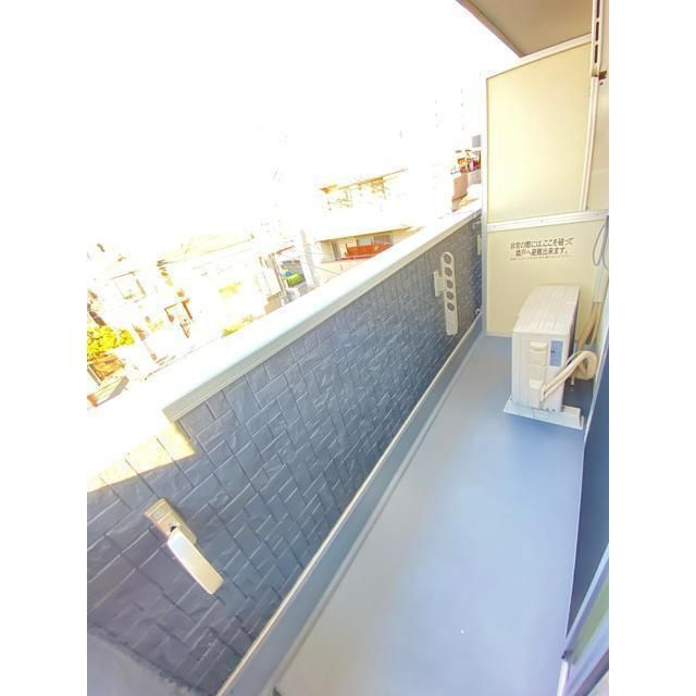ノイヴェル西本町のバルコニー