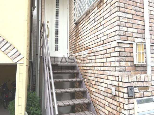 上馬４丁目戸建のエントランス