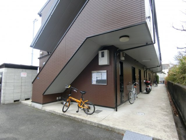 アンプルール茨木のエントランス