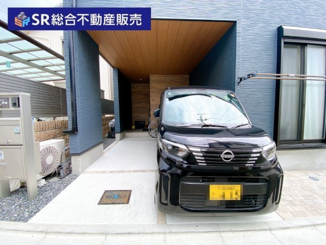 吉原1丁目中古戸建の洋室|2F納戸。間取り上では納戸ですが、お部屋としても使用可能です！（AIにより家具・小物類を消去しています。）
