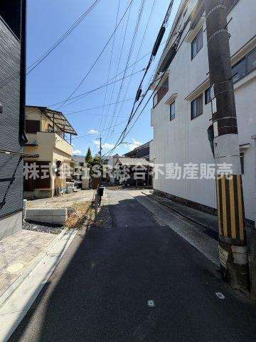 吉原1丁目中古戸建の前面道路含む現地写真|北宮小学校徒歩5分の立地です♪