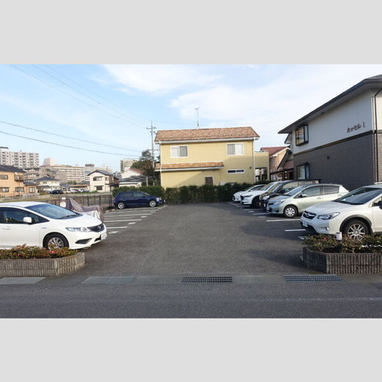 【駐車場】 | カッセル II | 敷地内駐車場です。