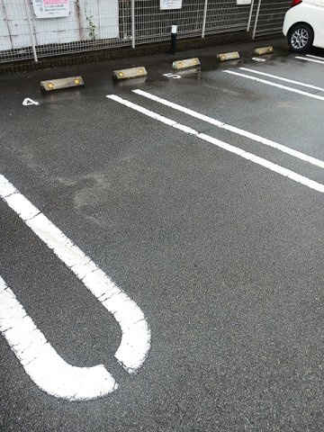 ヴィラやすの駐車場