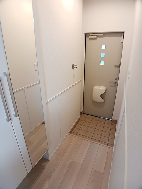 ヴィラやすの玄関