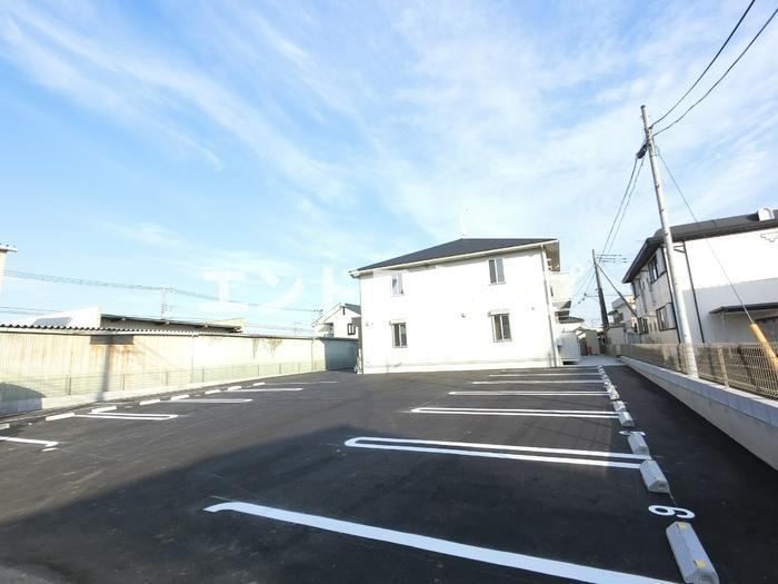 フルール・ドゥ・コルザの駐車場|高崎、前橋エリアのお部屋探しはエンドスケープまで！お客様の理想お聞かせ下さい♪