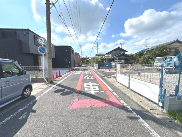 リナージュ　一宮市今伊勢町本神戸01期　全5区画分譲の前面道路含む現地写真|「現地（202●年●月●日）撮影」　
■前面道路　
■ヤマダ不動産　株式会社リライフ