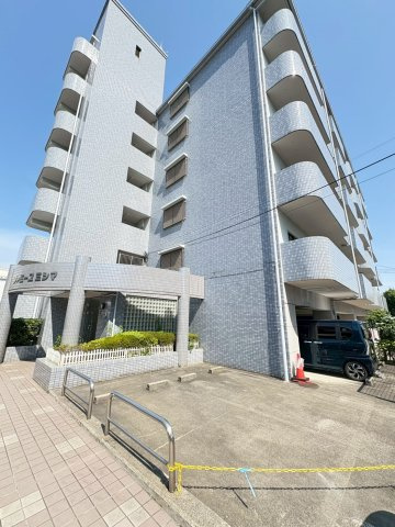 ファミーユミシマの外観