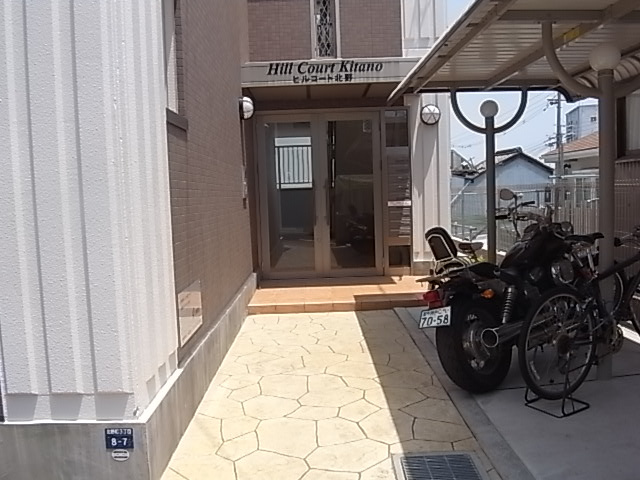 ヒルコート北野のエントランス