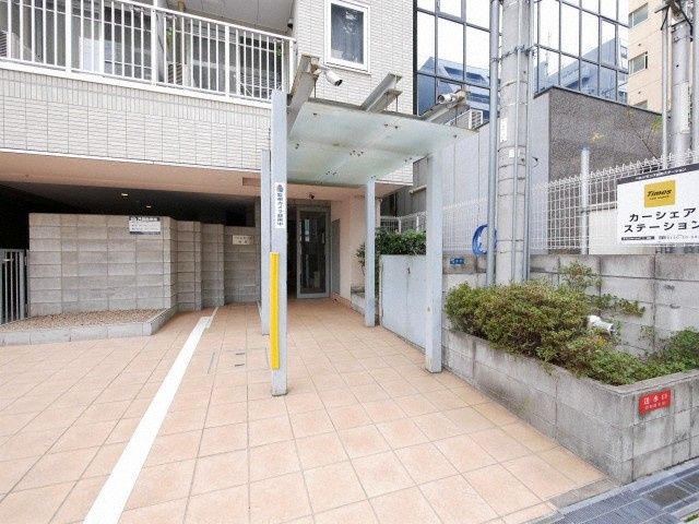 ベルシモンズ谷町のエントランス