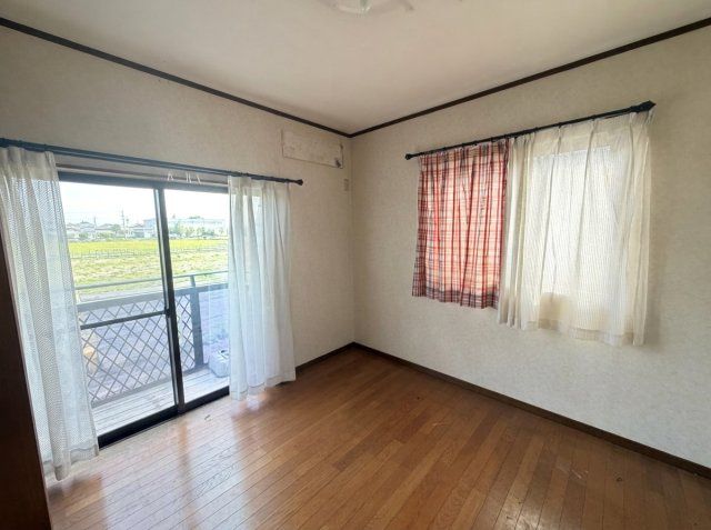【洋室】 | 熊谷市西野　中古戸建 | 掲載写真は一部AI画像加工により、家具・家財等を削除しております。現況と異なる場合は現況を優先とします。