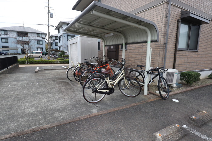 リビングタウン小森野 弐番館のその他共用部分|駐輪場に自転車も停められます♪