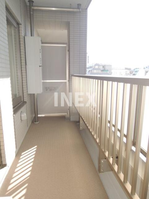 横浜市中区弁天通２丁目の賃貸マンションのバルコニー