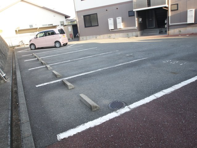 フォレストハイム A棟　の駐車場