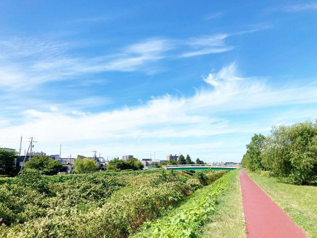 手稲区西宮の沢4条4丁目　土地の周辺|川沿いの散策路はウォーキングも捗ります♪