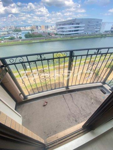 大阪市淀川区東三国３丁目の賃貸マンションのバルコニー