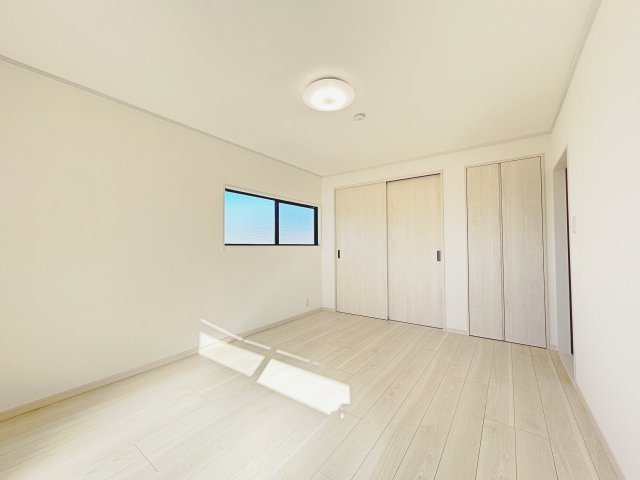 山口市大内矢田南５丁目　戸建ての洋室