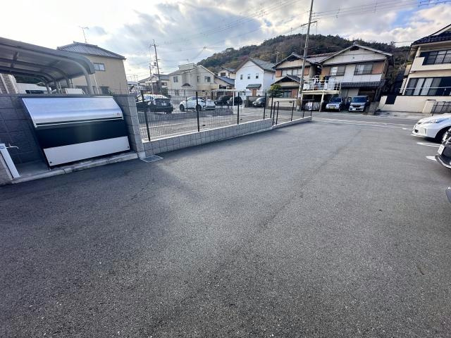 Rise　Lightの駐車場