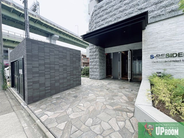 S-RESIDENCE黒川本通一丁目のエントランス