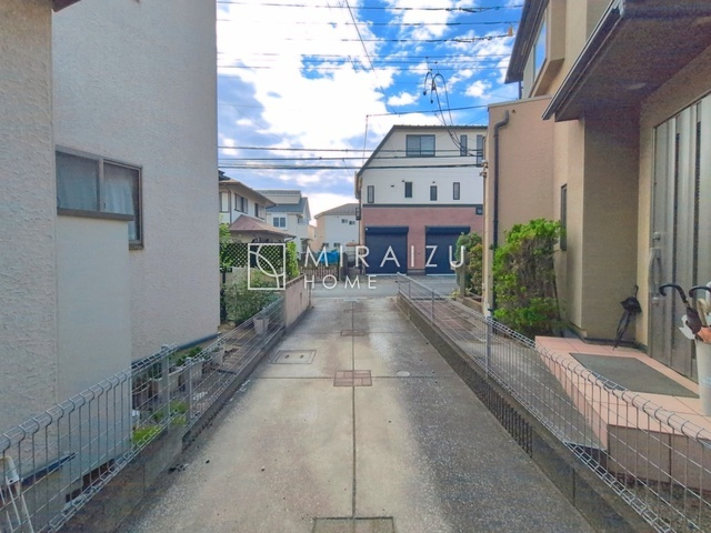 【玄関】 | いってきます♪ただいま♪明るい声が聞こえてきそうな玄関。ナチュラルなカラーがとても清潔感のある造りです♪