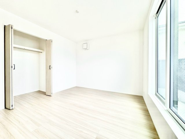 西尾市永吉3丁目01期　全2棟　の洋室|上品な設えの洋室は、落ち着いた雰囲気の中でくつろげる空間。ご家族それぞれのライフスタイルに寄り添います。									
									
