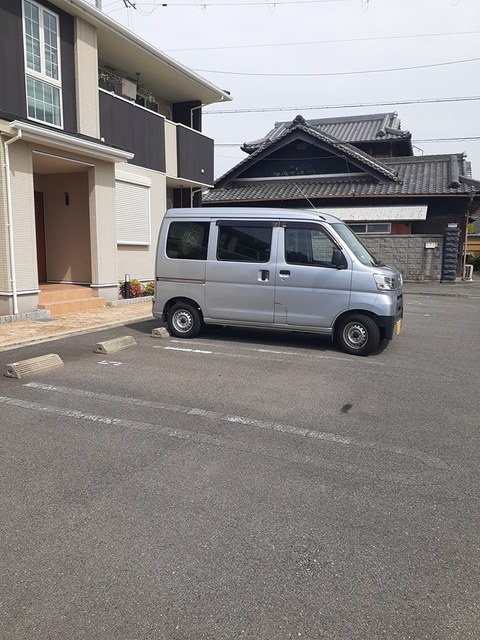 メゾン・ド・カルムⅡの駐車場