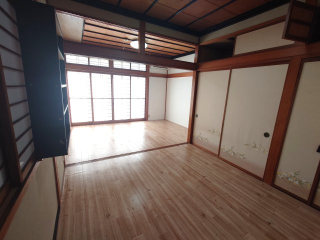 魚津市仏田貸家の居間・リビング