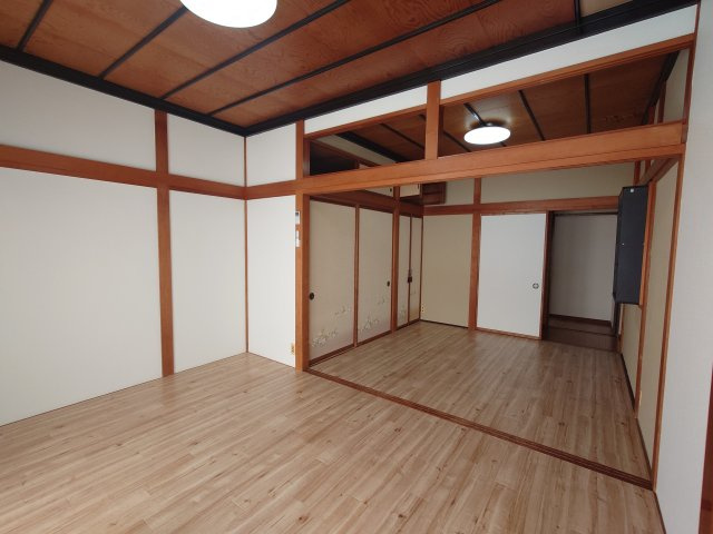 魚津市仏田貸家の内装