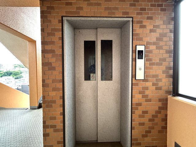 都会の疲れを吹き飛ばすルーフバルコニーでの癒し時間☆広すぎちゃってどうしよう♪井土ヶ谷の空を独り占め☆な【ライオンズプラザ井土ヶ谷壱番館】のその他共用部分