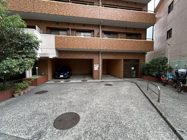 都会の疲れを吹き飛ばすルーフバルコニーでの癒し時間☆広すぎちゃってどうしよう♪井土ヶ谷の空を独り占め☆な【ライオンズプラザ井土ヶ谷壱番館】リノベーションの駐車場|駐車場の用意があります