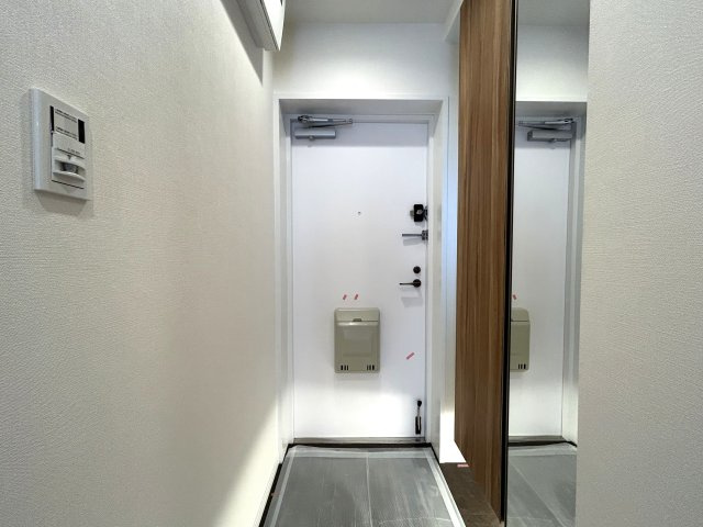 都会の疲れを吹き飛ばすルーフバルコニーでの癒し時間☆広すぎちゃってどうしよう♪井土ヶ谷の空を独り占め☆な【ライオンズプラザ井土ヶ谷壱番館】リノベーションの玄関|玄関です