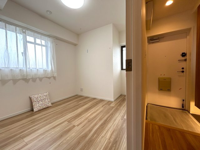 都会の疲れを吹き飛ばすルーフバルコニーでの癒し時間☆広すぎちゃってどうしよう♪井土ヶ谷の空を独り占め☆な【ライオンズプラザ井土ヶ谷壱番館】の内装|過ごしやすい室内です