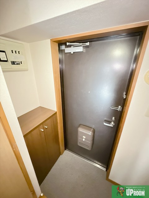 サンピアオカヤスの玄関