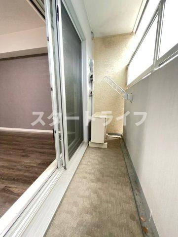 大阪市淀川区東三国２丁目の賃貸マンションのバルコニー