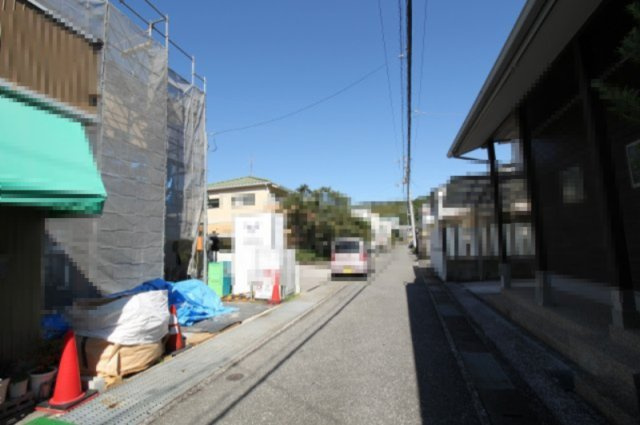 神田　9期1棟1　新築戸建　の前面道路含む現地写真|【一方】　南東　幅4.1ｍ　公道　接面:6.5ｍ