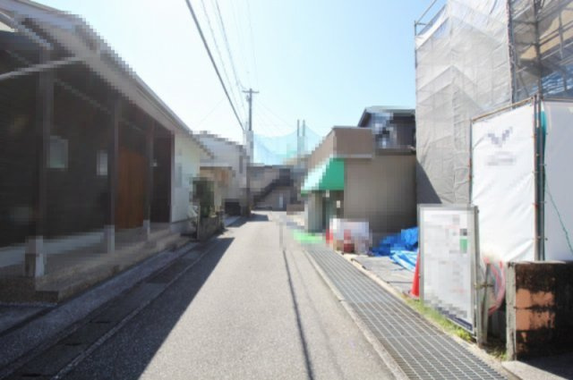 神田　9期1棟1　新築戸建　の前面道路含む現地写真|【一方】　南東　幅4.1ｍ　公道　接面:6.5ｍ