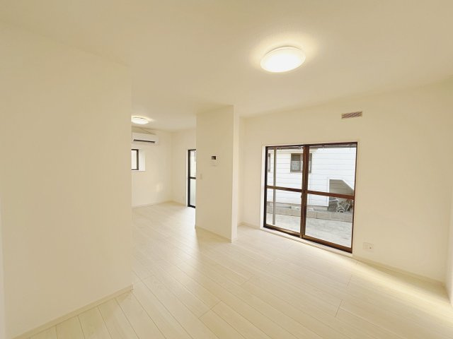 山口市吉田　戸建ての居間・リビング|リフォーム済です。