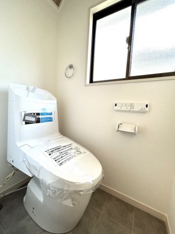 山口市吉田　戸建てのトイレ|リフォーム済のトイレはLIXIL製のフチレストイレが設置されています。