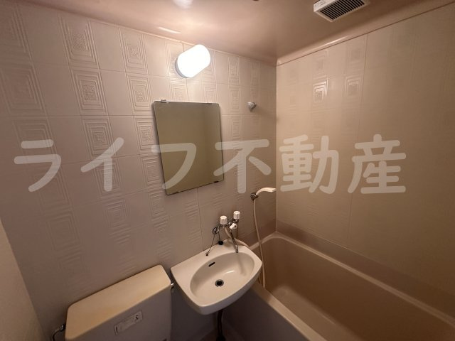 大宝森ノ宮ロイヤルハイツの洗面所|忙しい朝には欠かせない洗面所です