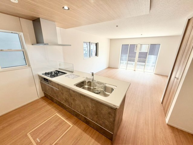 ファーストタウン　大府市第1横根町石丸　全3棟のキッチン|収納力に優れたキッチンで、家族の食事づくりも効率よく進められます。									
									