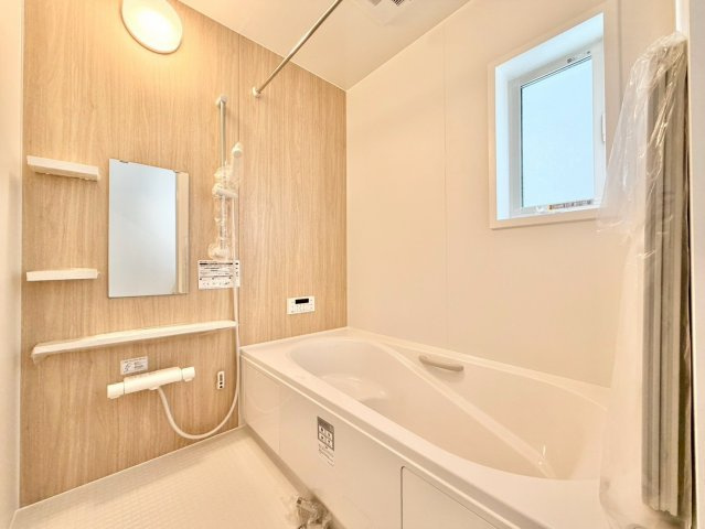 ファーストタウン　大府市第1横根町石丸　全3棟の浴室|浴室暖房乾燥機付きで、家族みんなが快適に使えるバスタイム。冬場や雨の日も心強い設備です。									
									