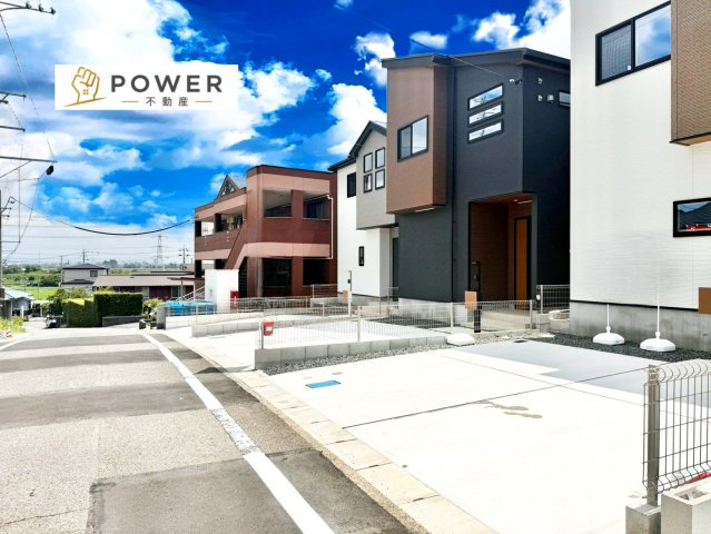 ファーストタウン　大府市第1横根町石丸　全3棟のその他|前面道路はゆったり広めに確保されているので、ベビーカーでのお散歩も車の出し入れも気持ちよく行えます。									
									
