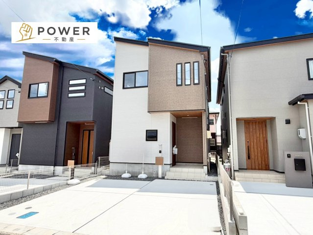 ファーストタウン　大府市第1横根町石丸　全3棟の外観|上品で飽きのこない外観デザインを採用。誰から見ても好印象を与える、落ち着いた佇まいとなっています。									
									