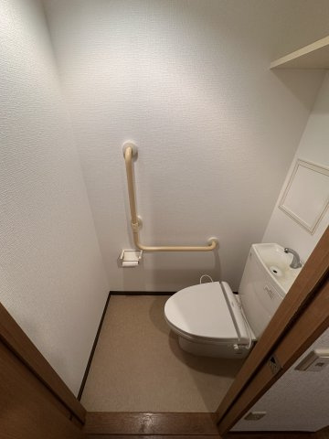 川崎市多摩区菅北浦２丁目の賃貸マンションのトイレ